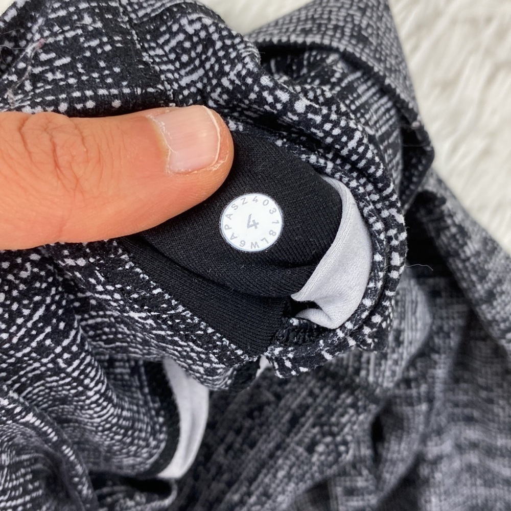 Lululemon Align Crop *21" Twillines Ice Grey Black - Picture 4 of 6